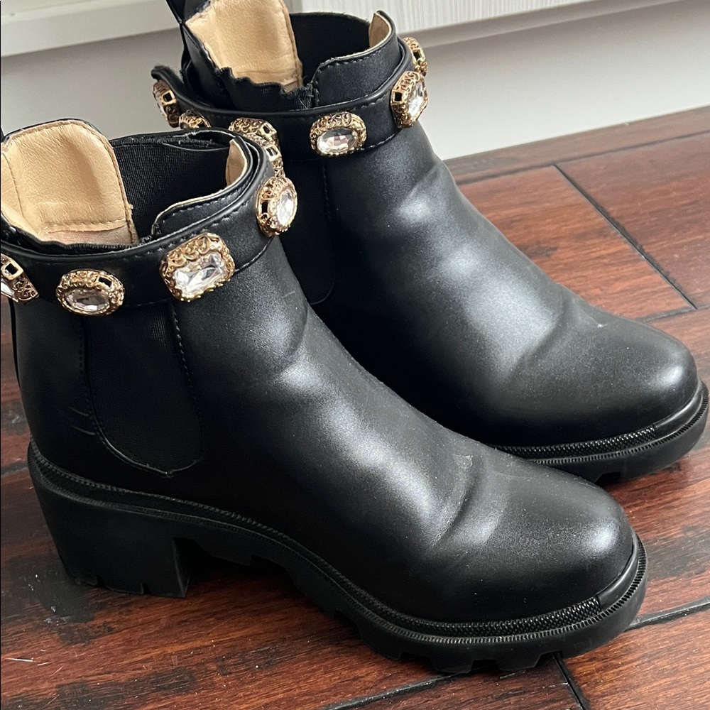 Steve Madden Amulet Chelsea Boots